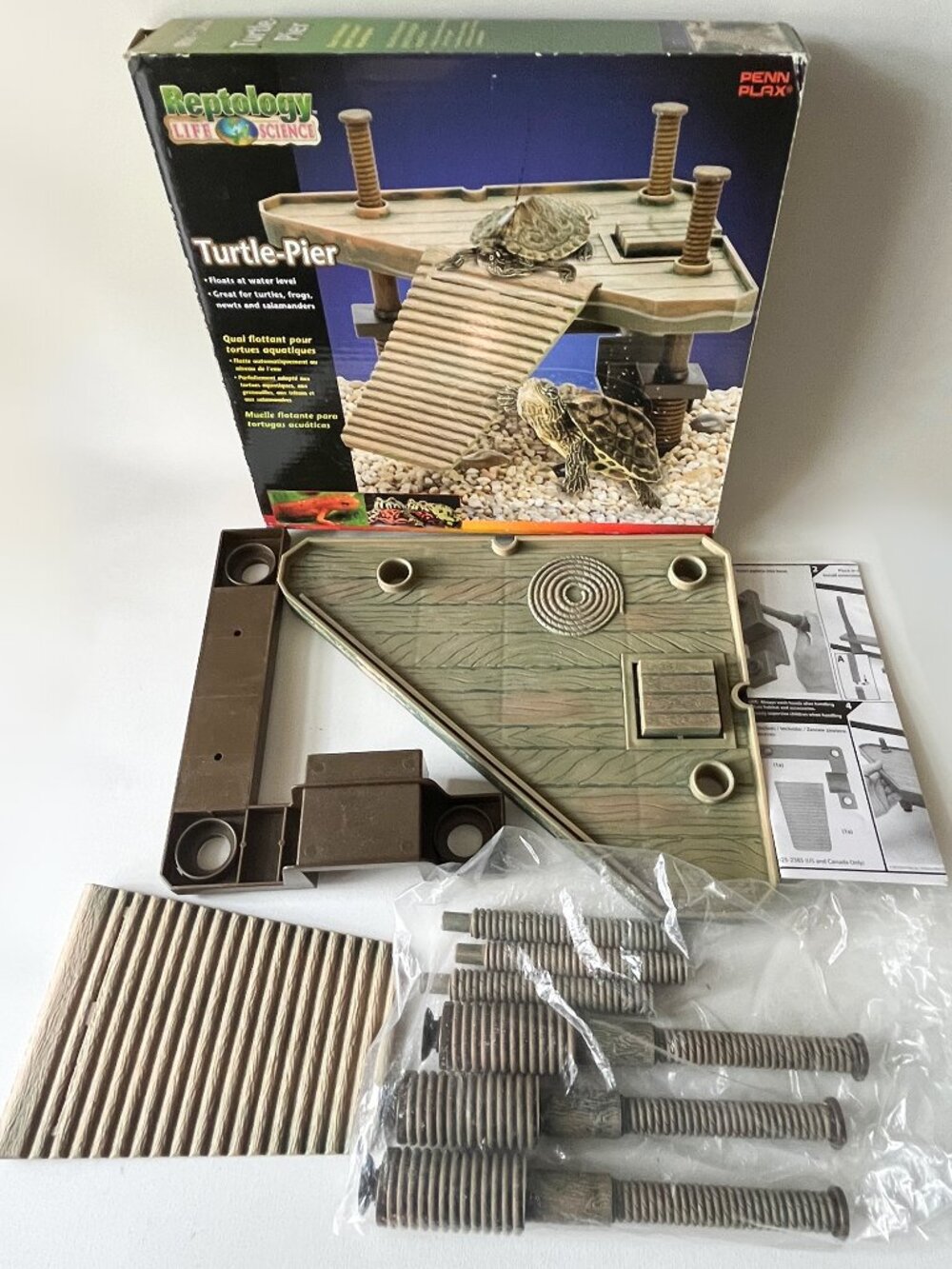 Penn-Plax Reptology Turtle Pier Floating Basking Platform